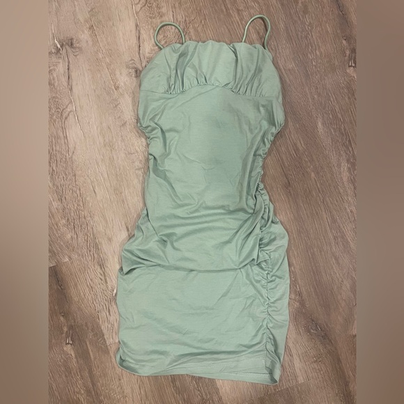 Green Dress - Picture 1 of 2